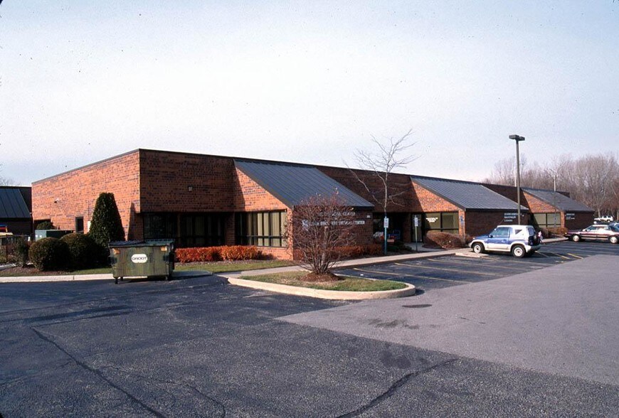 Elk Grove Village Medical Campus portefeuille de 4 biens à vendre sur LoopNet.fr - Photo principale – Image 2 sur 4
