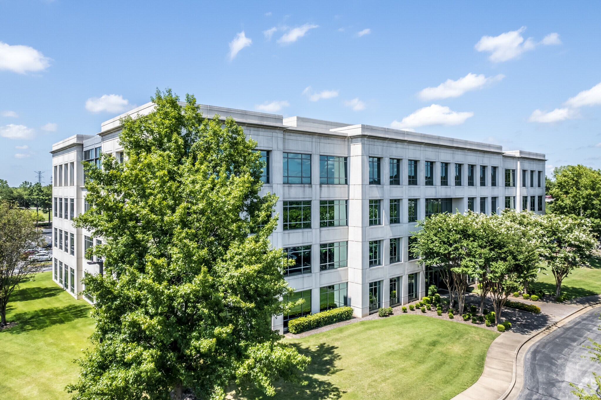 6750 Lenox Center Ct, Memphis, TN à louer Photo de l’immeuble– Image 1 sur 8