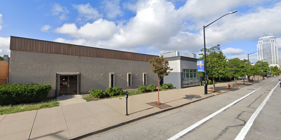 208 E Market St, Louisville, KY à louer - Photo de l’immeuble – Image 1 sur 1