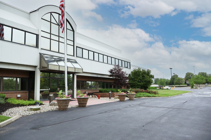 1712 Magnavox Way, Fort Wayne, IN à vendre - Photo de l’immeuble – Image 2 sur 15