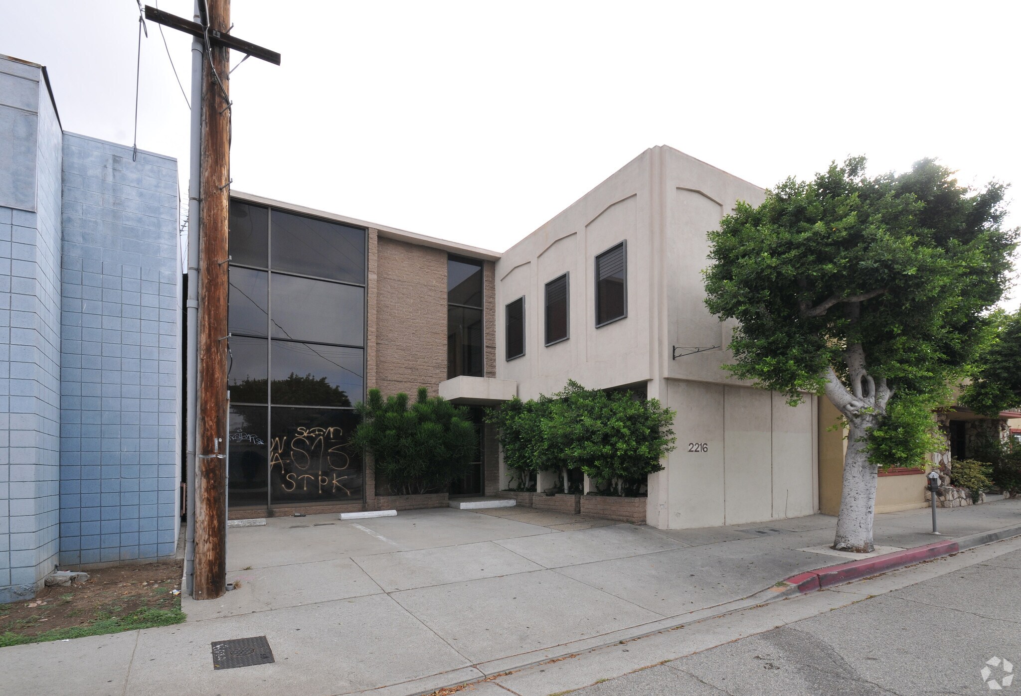 2216 S Barrington Ave, Los Angeles, CA à vendre Photo principale– Image 1 sur 7