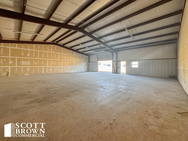902 Utility Rd, Sanger, TX à louer - Photo de l’immeuble – Image 3 sur 27