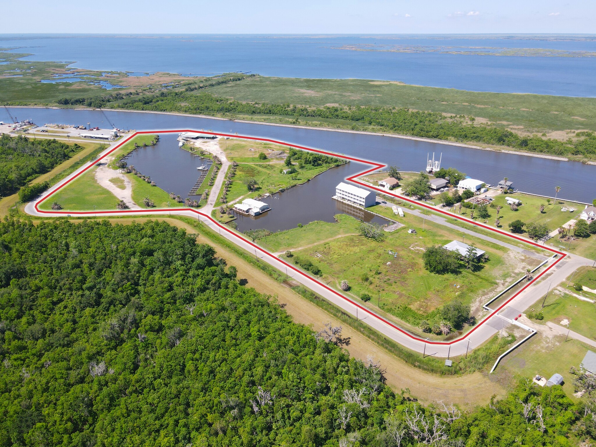 5057 Kenal Rd, Lafitte, LA à vendre Photo principale– Image 1 sur 20