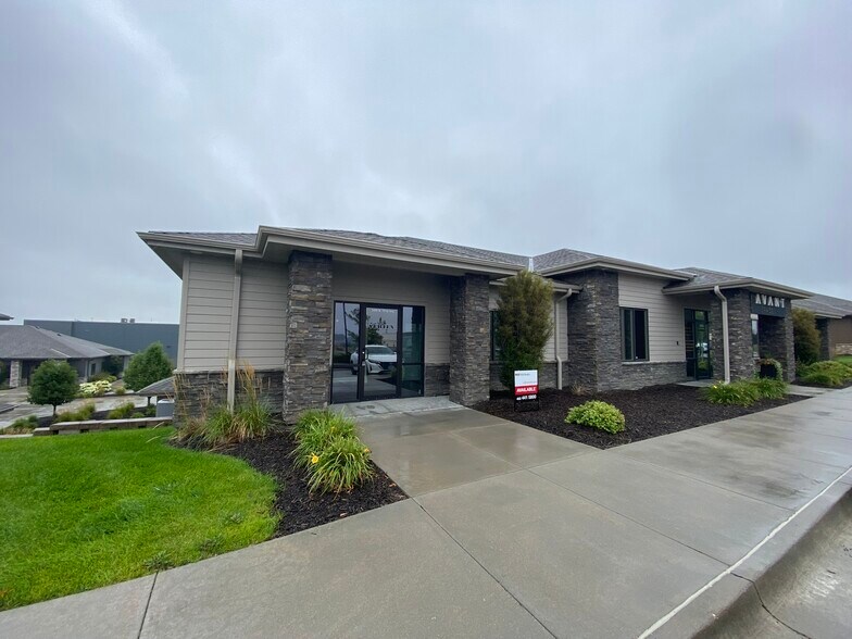 3402-3406 N 191st Ave, Elkhorn, NE à louer - Photo de l’immeuble – Image 1 sur 1