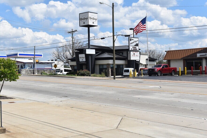 581 Murfreesboro Rd, Nashville, TN à louer - Photo de l’immeuble – Image 2 sur 12