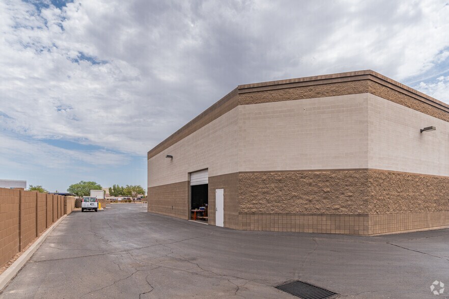 7280 N Glen Harbor Blvd, Glendale, AZ à louer - Photo de l’immeuble – Image 3 sur 5