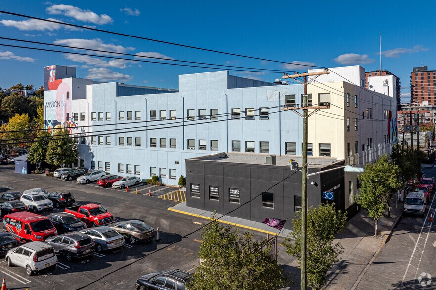 50 Harrison St, Hoboken, NJ à louer - Photo de l’immeuble – Image 2 sur 37