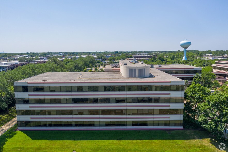 1415 Lake Cook Rd, Deerfield, IL à vendre - Photo de l’immeuble – Image 2 sur 6