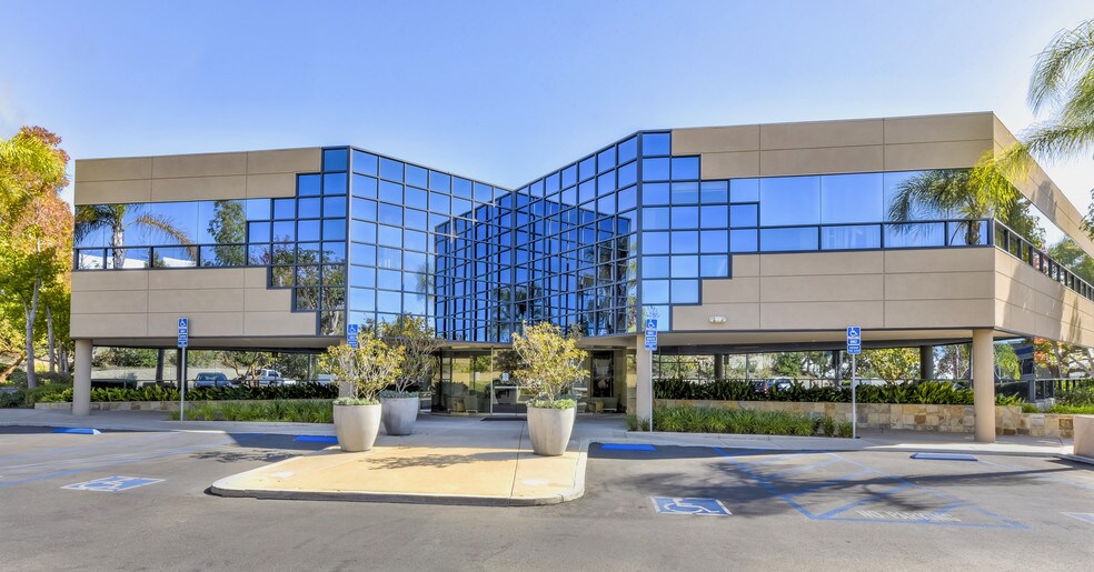 9990 Mesa Rim Rd, San Diego, CA à louer - Photo de l’immeuble – Image 2 sur 2