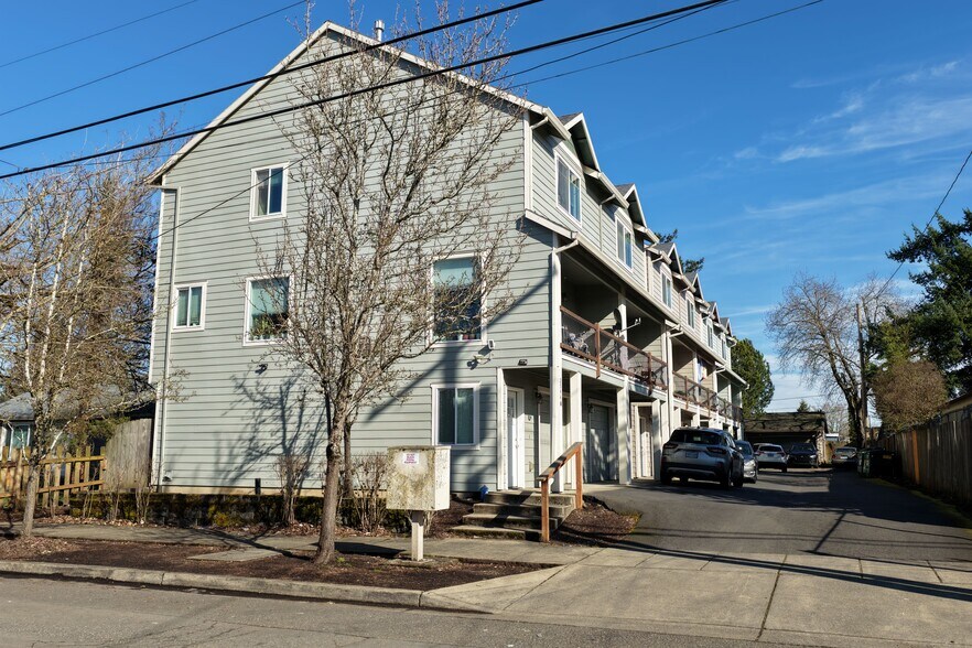 2602 SE 141st Ave, Portland, OR à vendre - Photo de l’immeuble – Image 2 sur 2