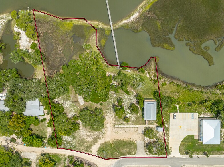 127 Harbor Cir, Panacea, FL à vendre - Photo de l’immeuble – Image 1 sur 22