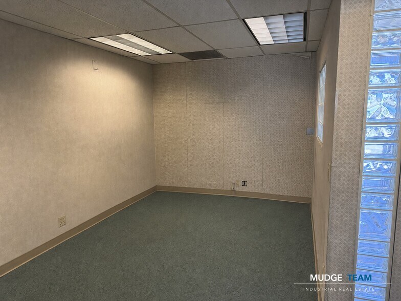 25051 5th St, San Bernardino, CA à vendre - Photo intérieure – Image 2 sur 10