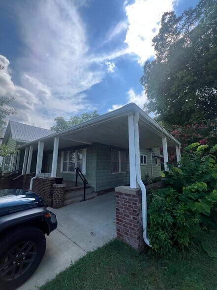 505 Grace Ave, Sevierville, TN à louer - Photo de l’immeuble – Image 3 sur 8