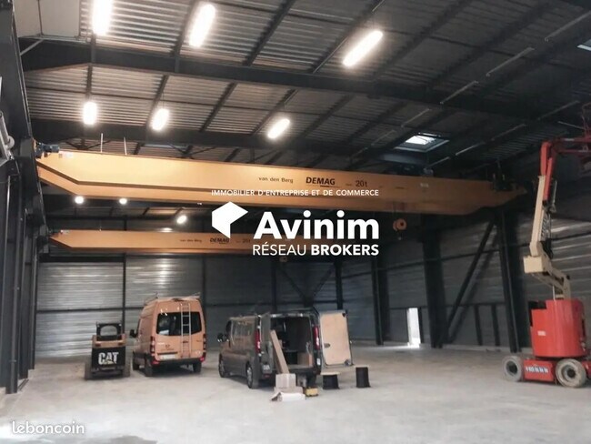 Plus de détails pour Local d’activités à vendre