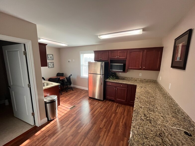 22 Brady Dr, Hudson, NH à louer - Photo intérieure – Image 3 sur 7