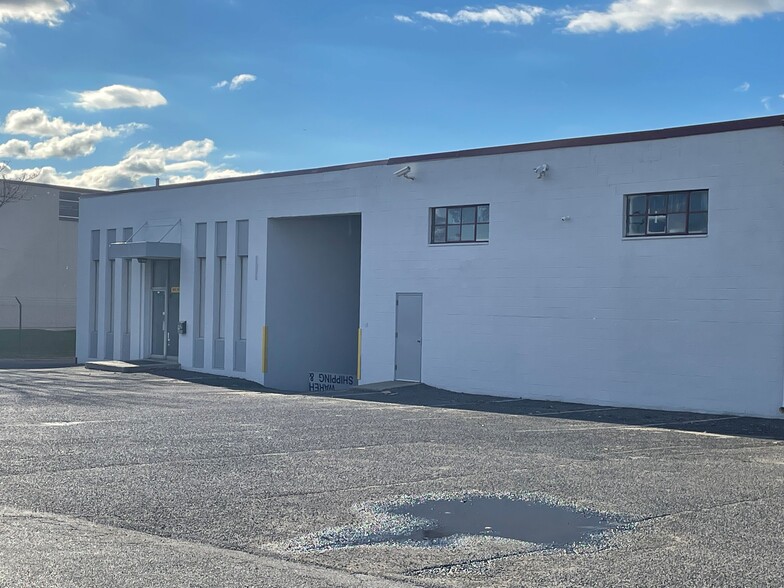 150 Commerce Rd, Carlstadt, NJ à louer - Photo de l’immeuble – Image 3 sur 11