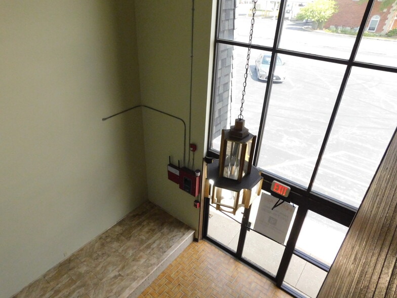 700 W Jefferson St, Shorewood, IL à louer - Hall d’entrée – Image 2 sur 9