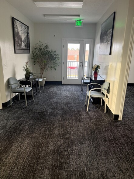 5665 S Redwood Rd, Taylorsville, UT à louer - Hall d’entrée – Image 2 sur 2