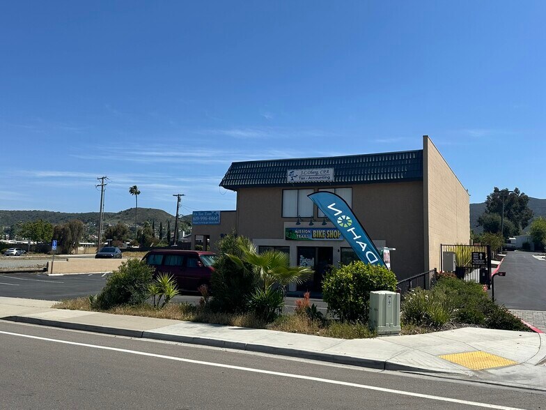 8047 Mission Gorge Rd, Santee, CA à vendre - Photo de l’immeuble – Image 3 sur 9