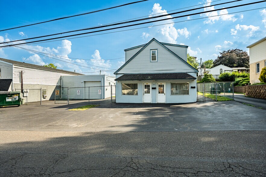 663 Clearview Ave, Trevose, PA à vendre - Photo de l’immeuble – Image 2 sur 34
