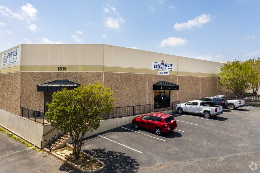 1601 Rutherford Ln, Austin, TX à louer - Photo de l’immeuble – Image 3 sur 6