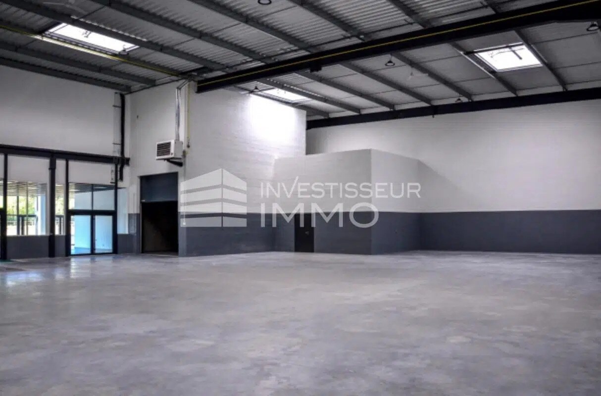 Local d'activités dans Stains à vendre Photo de l’immeuble– Image 1 sur 7