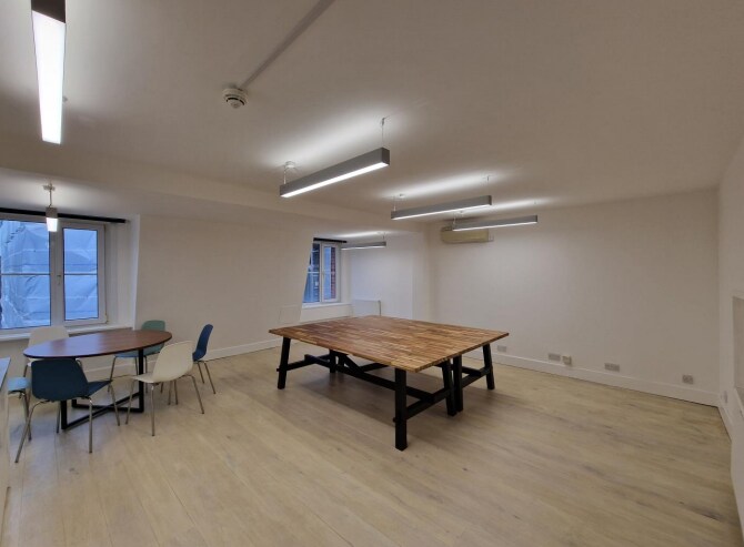30 St Johns Ln, Londres à louer - Photo de l’immeuble – Image 1 sur 4