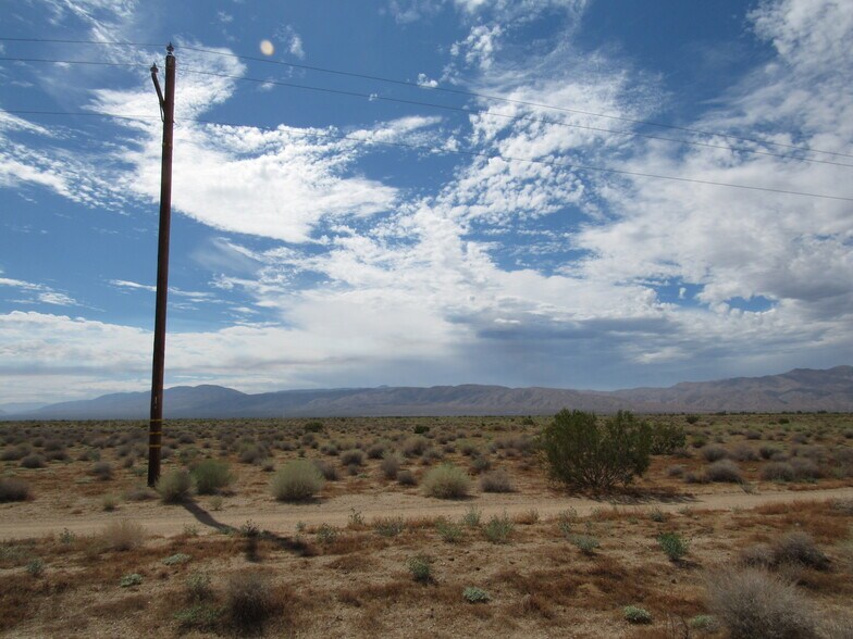 470-322-06-00-2 Rose Ave, Mojave, CA à vendre - Photo de l’immeuble – Image 2 sur 8