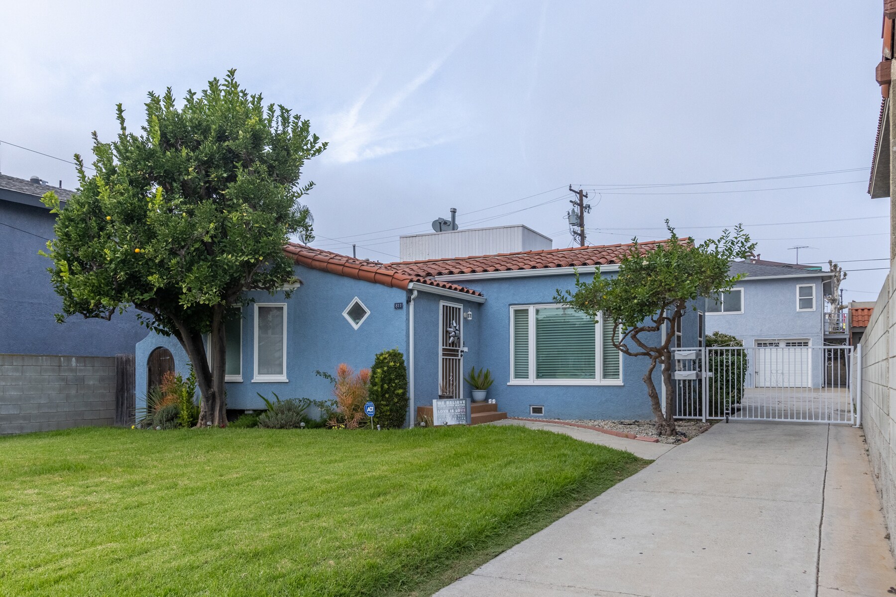 811 E Nutwood St, Inglewood, CA à vendre Photo de l’immeuble– Image 1 sur 24