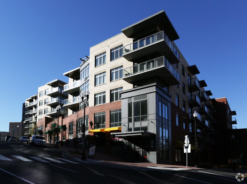 2001 Clarendon Blvd, Arlington, VA à louer - Photo de l’immeuble – Image 2 sur 113