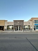 8037 N Milwaukee Ave, Niles, IL à louer Photo de l’immeuble– Image 1 sur 13