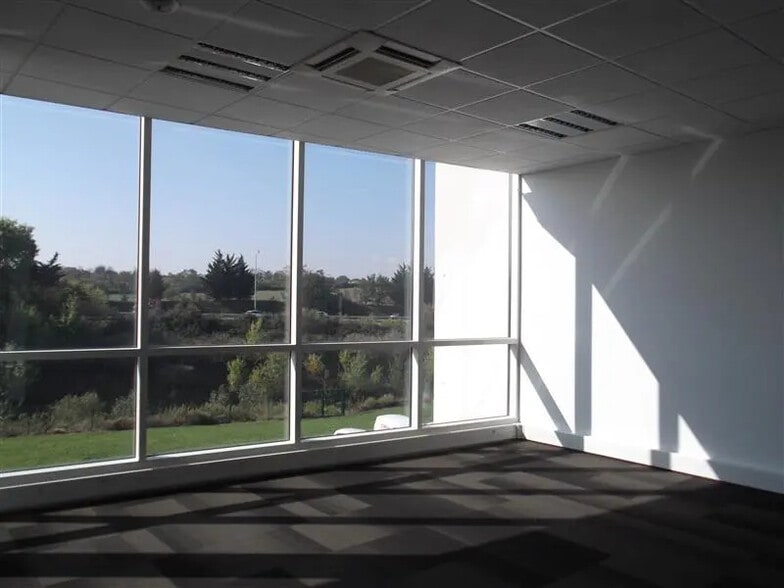 Bureau dans Saint-Priest à louer - Photo intérieure – Image 3 sur 4