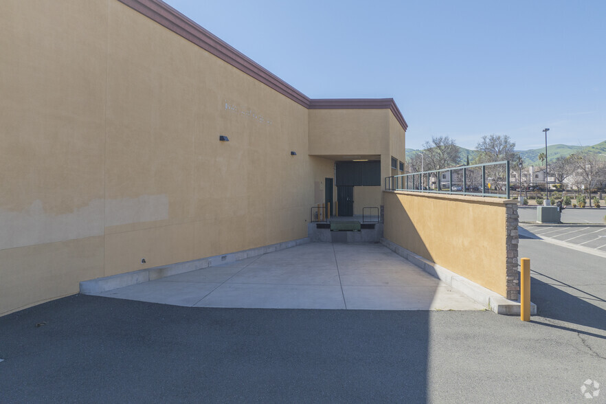 3130 Buchanan Rd, Antioch, CA à louer - Photo de l’immeuble – Image 3 sur 9