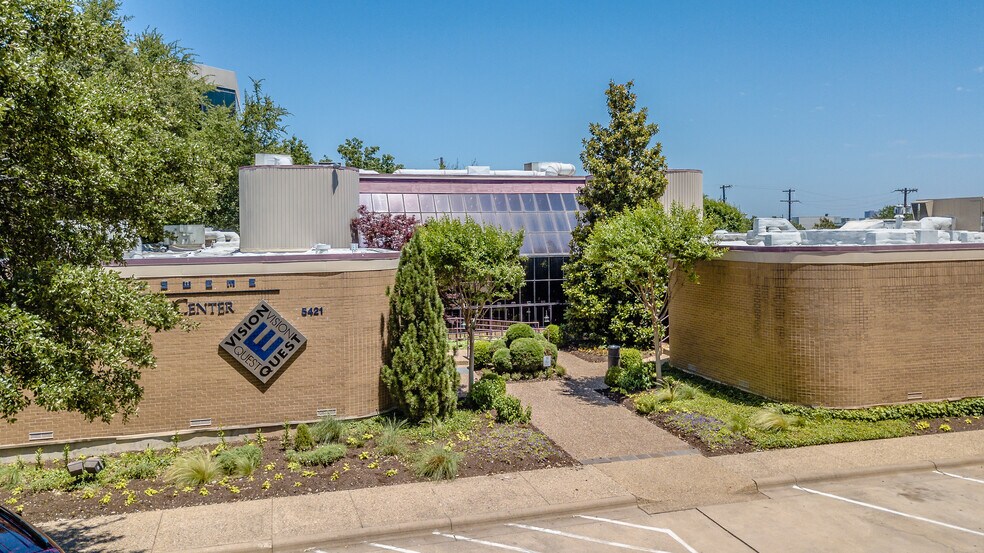 5421 La Sierra Dr, Dallas, TX à louer - Photo de l’immeuble – Image 1 sur 3