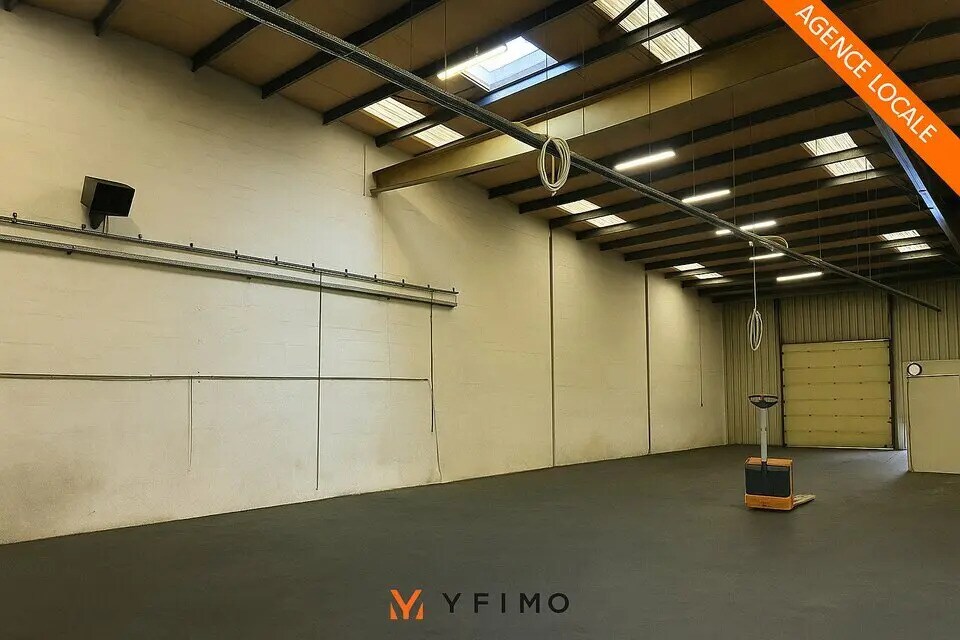 Local d'activités dans Les Mureaux à vendre Photo de l’immeuble– Image 1 sur 7