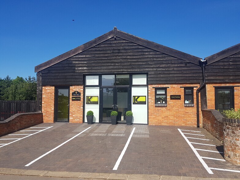 Alderton Rd, Towcester à louer - Photo de l’immeuble – Image 2 sur 11