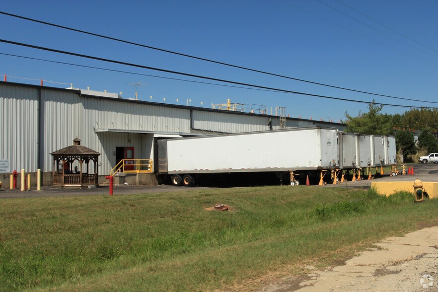 4400 Progress Blvd, Louisville, KY à vendre - Photo de l’immeuble – Image 3 sur 4