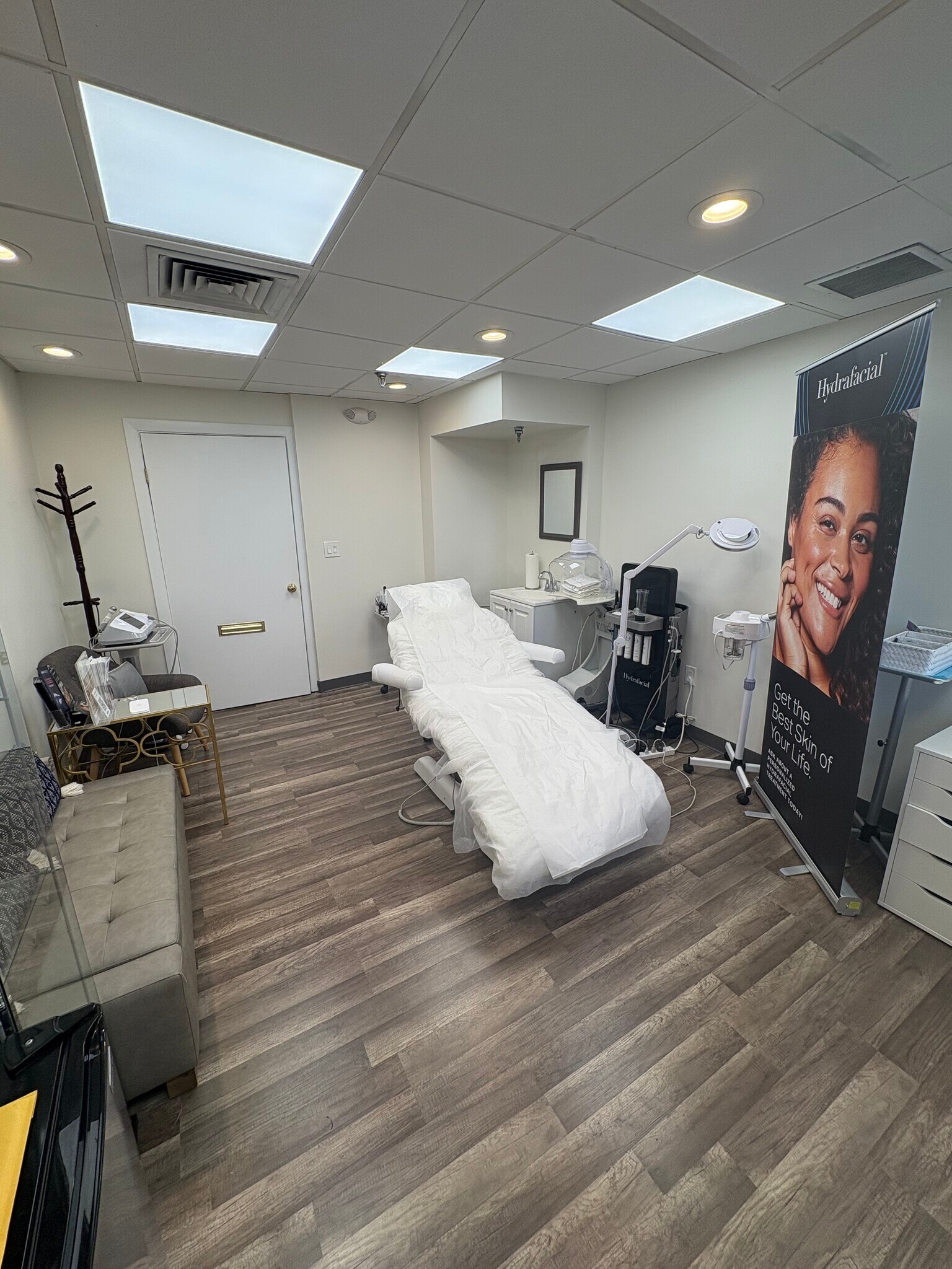 8 Grove St, Wellesley, MA à louer Photo de l’immeuble– Image 1 sur 2