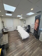 8 Grove St, Wellesley, MA à louer Photo de l’immeuble– Image 1 sur 2