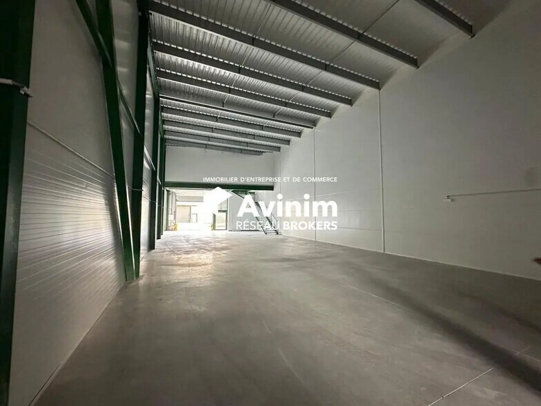 Industriel/Logistique dans Bernes-sur-Oise à louer - Photo de l’immeuble – Image 2 sur 6