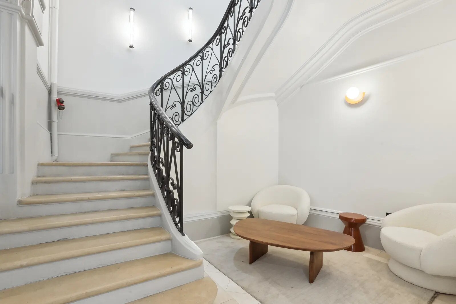 33 Rue De Châteaudun, Paris à louer Photo intérieure– Image 1 sur 2