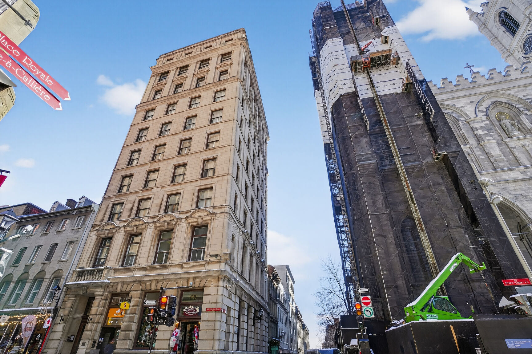 84 Rue Notre-Dame O, Montréal, QC à louer Photo principale– Image 1 sur 13