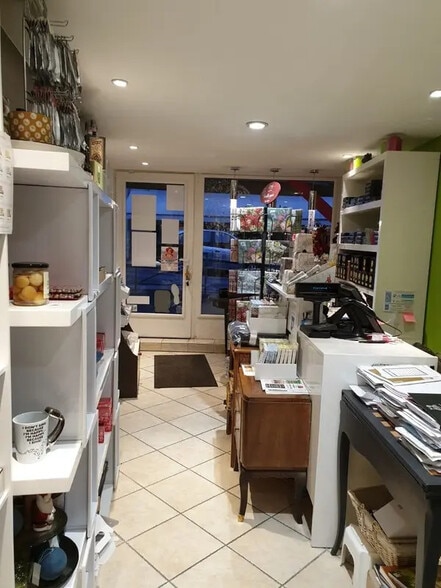 Local commercial dans La Roche-sur-Foron à vendre - Photo de l’immeuble – Image 3 sur 7