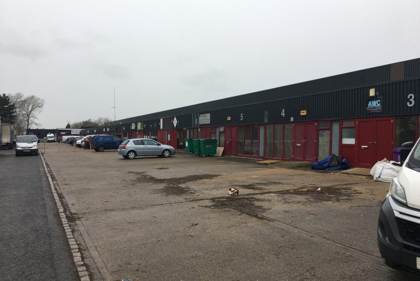 1-19 Bessemer Cres, Aylesbury à louer - Photo de l’immeuble – Image 3 sur 3