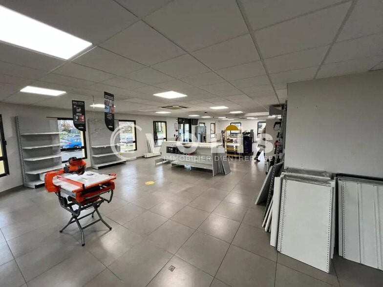 Local commercial dans Arnas à louer - Photo intérieure – Image 3 sur 9