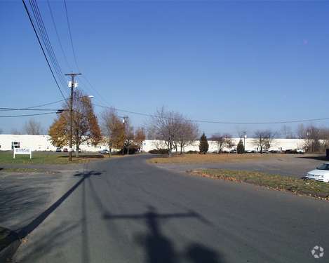 100 Republic Dr, North Haven, CT à louer - Photo de l’immeuble – Image 2 sur 5
