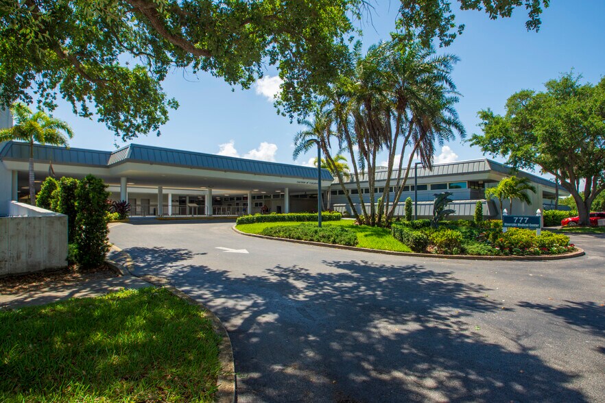 777-787 37th St, Vero Beach, FL à louer - Photo de l’immeuble – Image 3 sur 6