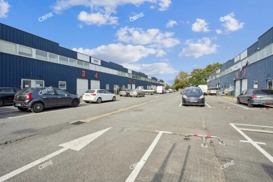 Bureau dans Chilly-Mazarin à louer - Photo de l’immeuble – Image 1 sur 13