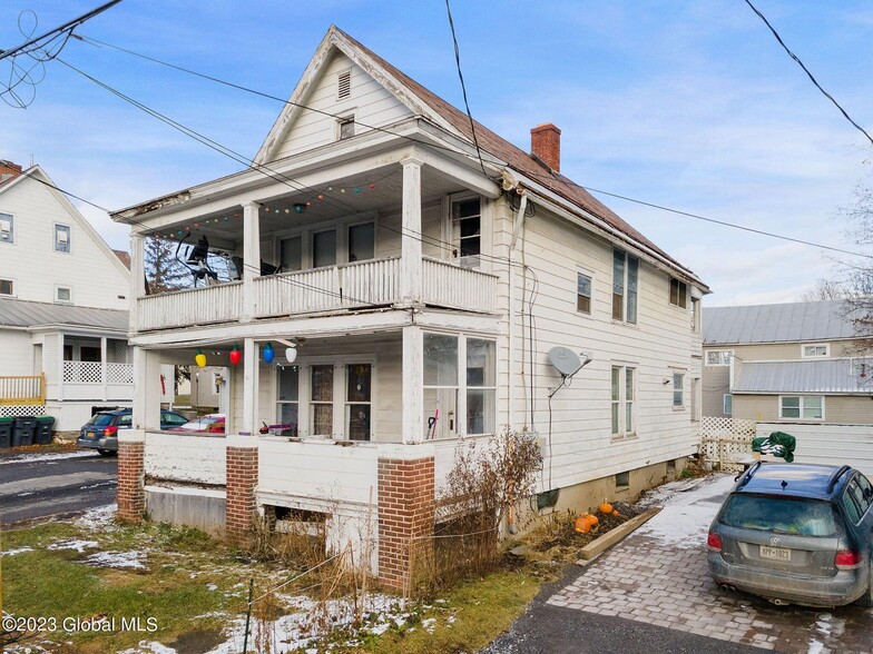 130 France Ln, Cobleskill, NY à vendre - Photo de l’immeuble – Image 2 sur 17
