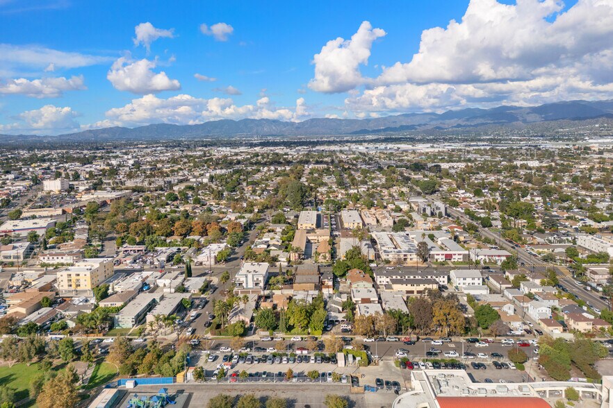 11447 Tiara St, North Hollywood, CA à vendre - Photo de l’immeuble – Image 3 sur 17